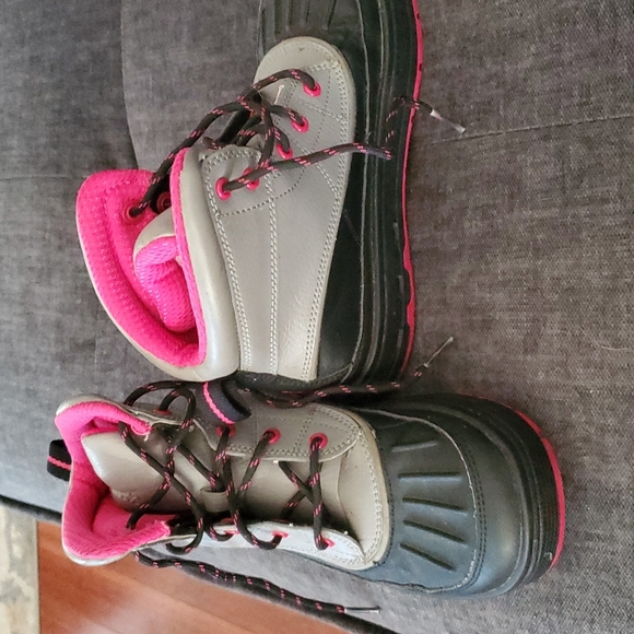 Black pink and gray Nike ACG boots - Picture 2 of 5